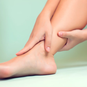 足のむくみの原因と対策